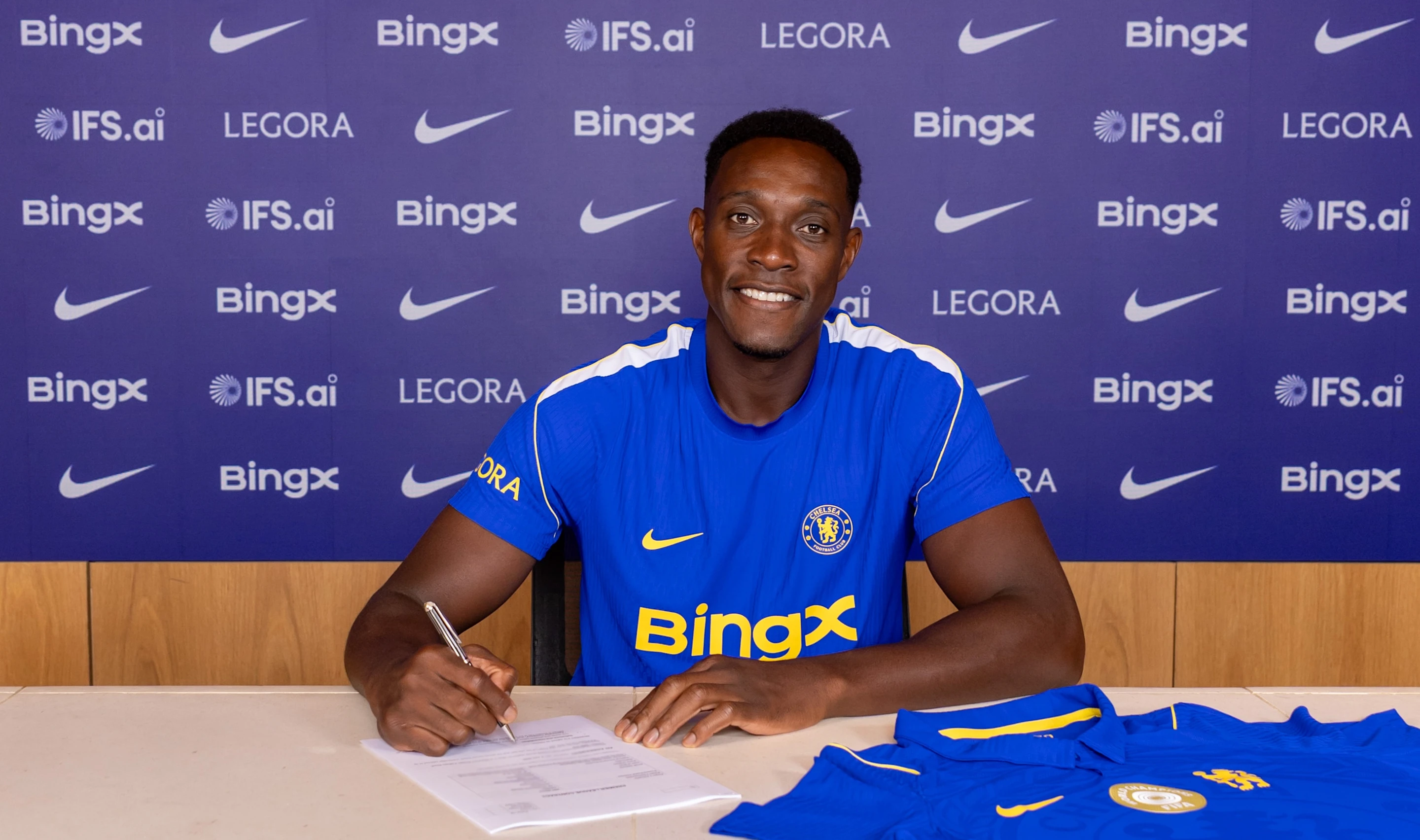Chelsea Sign Experienced Striker Danny Welbeck